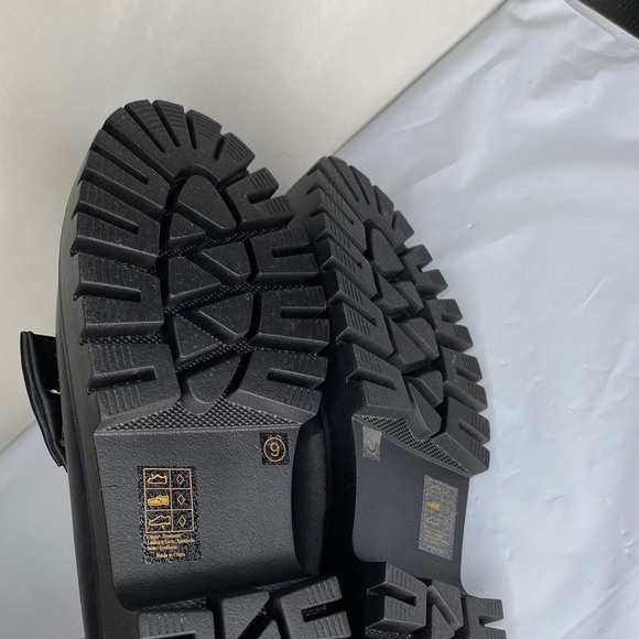 Elegant Black Loafers with Gold Accents - Picture 6 of 11